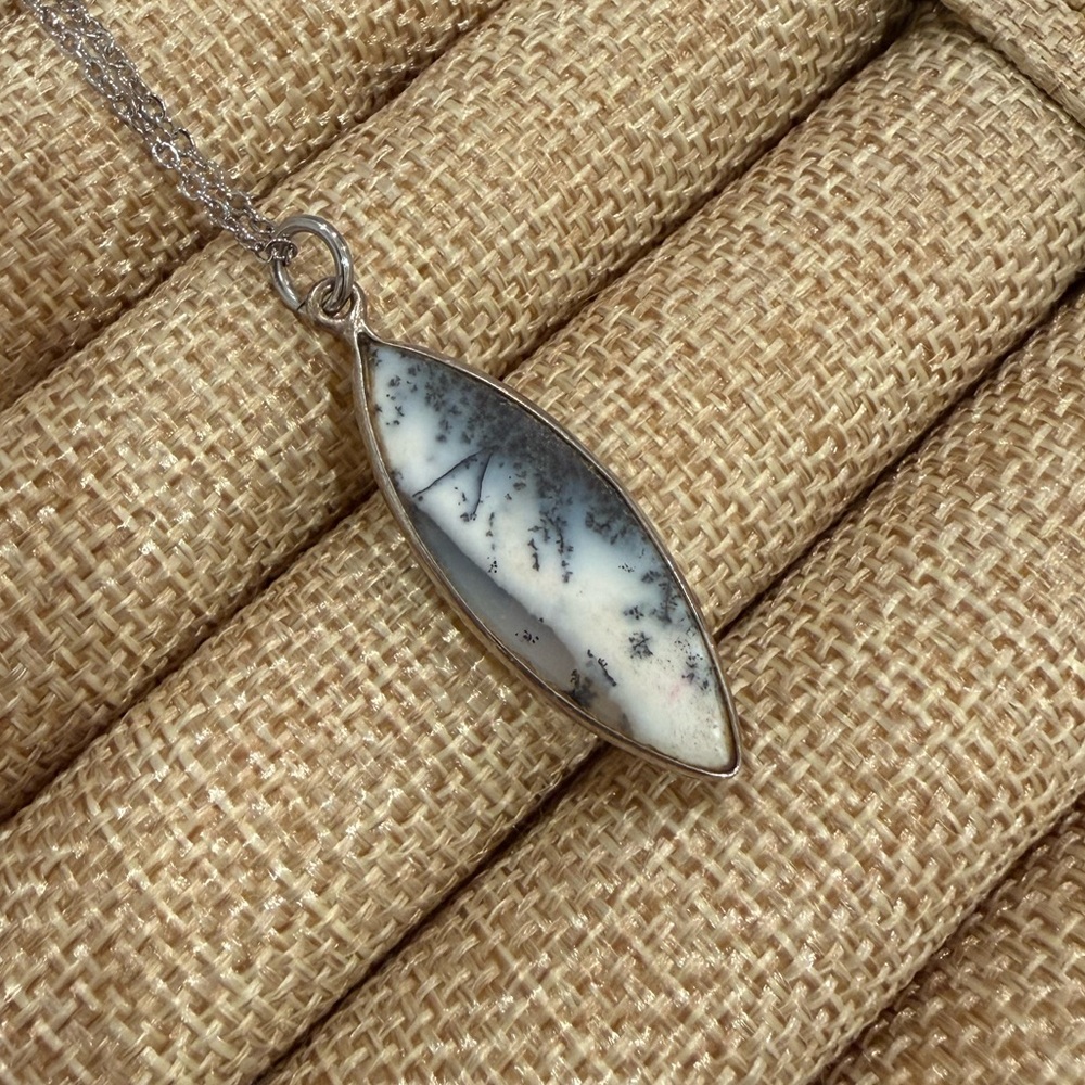 Dendritic agate necklace